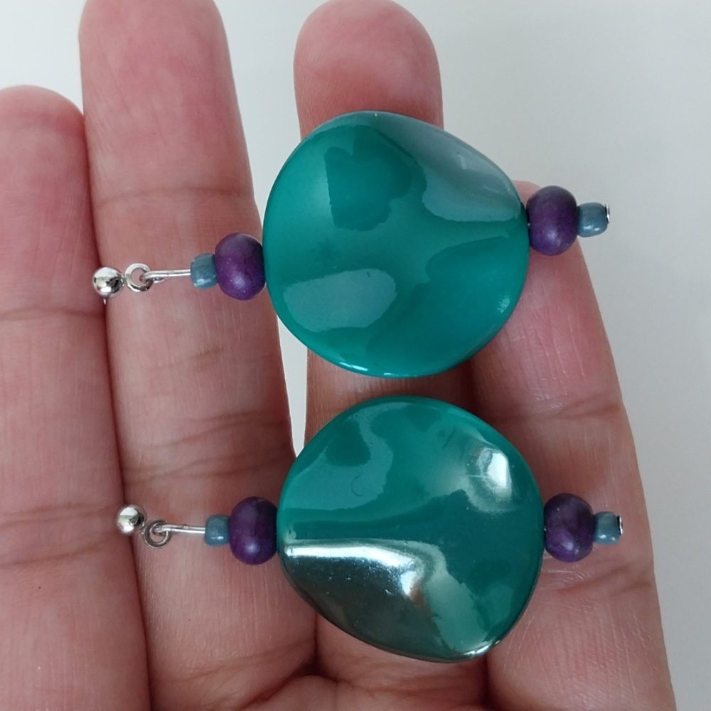 Elegant Green and Purple Dangle Earrings Wavy Round Metallic Silver Tone Retro